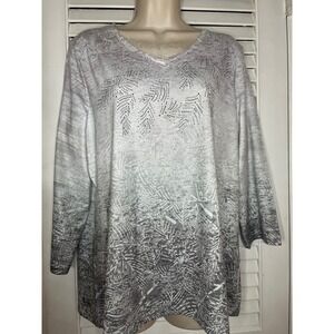 Zenergy by Chico's Grey Ombre Palm Print Rhinestone V-Neck Top Size 2 L
